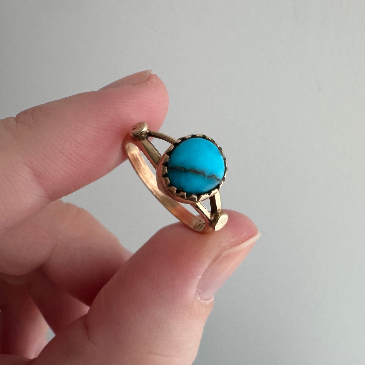 V I N T A G E // a world wrapped in gold / 14k gold and turquoise ring / size 4.5 to 4.75