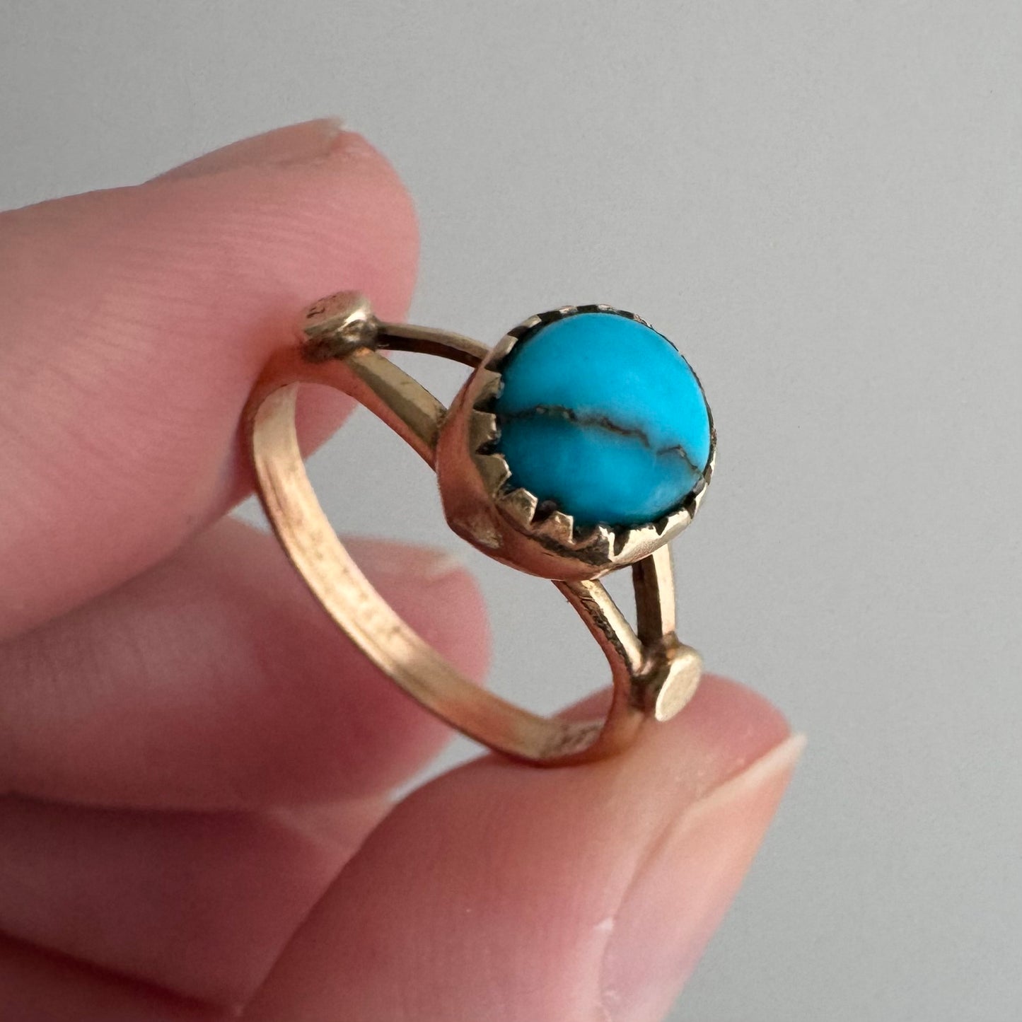 V I N T A G E // a world wrapped in gold / 14k gold and turquoise ring / size 4.5 to 4.75