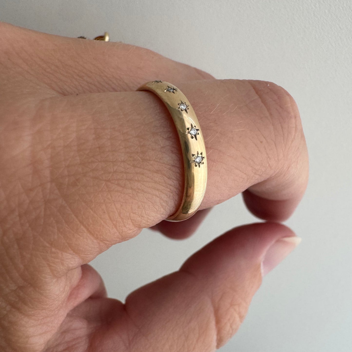 reimagined V I N T A G E // star story / 14k Artcarved comfort fit band with five new star-set diamonds / size 7.75