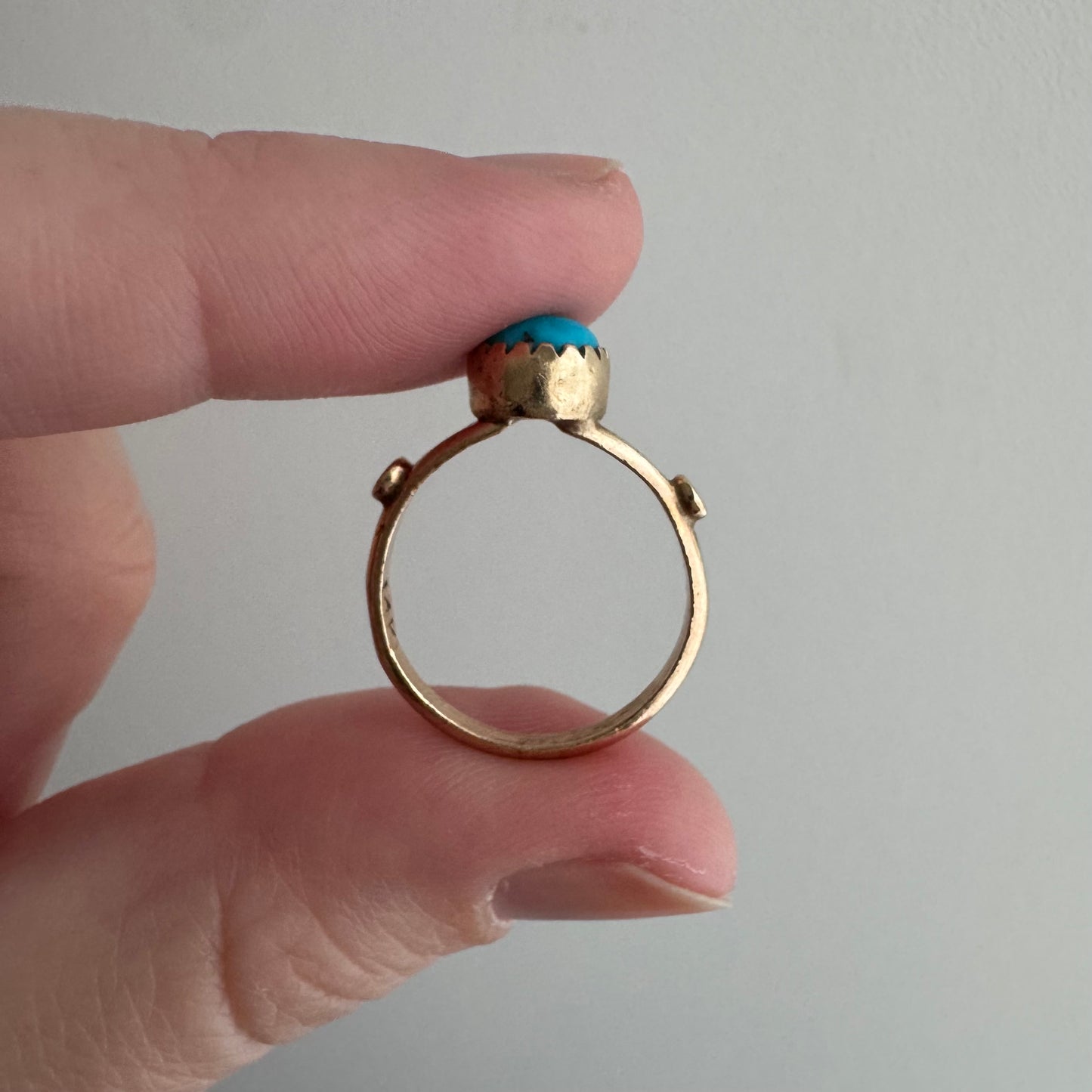 V I N T A G E // a world wrapped in gold / 14k gold and turquoise ring / size 4.5 to 4.75