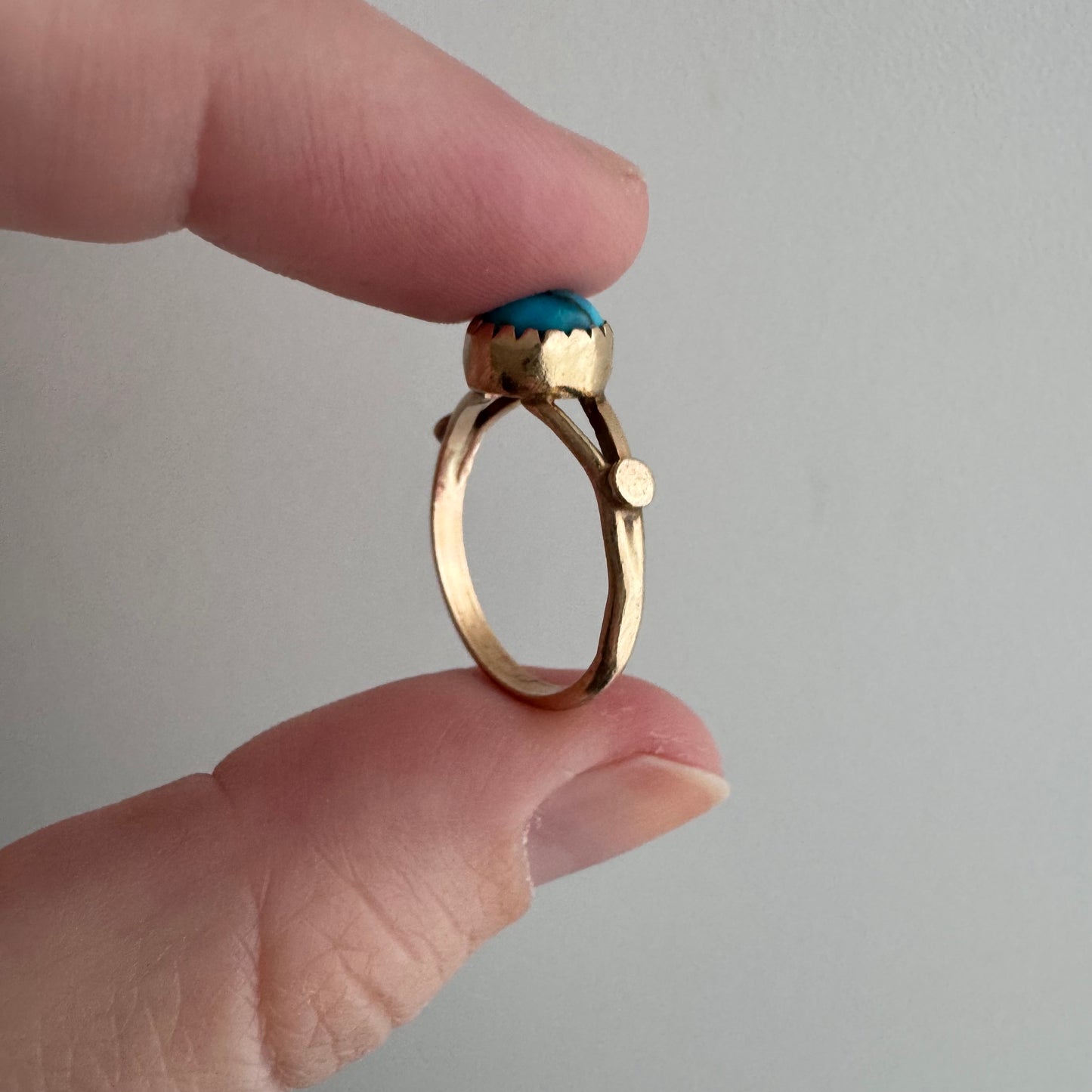 V I N T A G E // a world wrapped in gold / 14k gold and turquoise ring / size 4.5 to 4.75