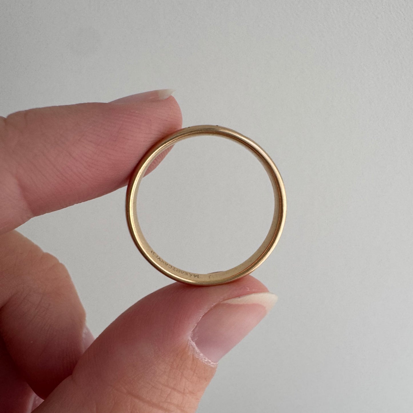 reimagined V I N T A G E // star story / 14k Artcarved comfort fit band with five new star-set diamonds / size 7.75