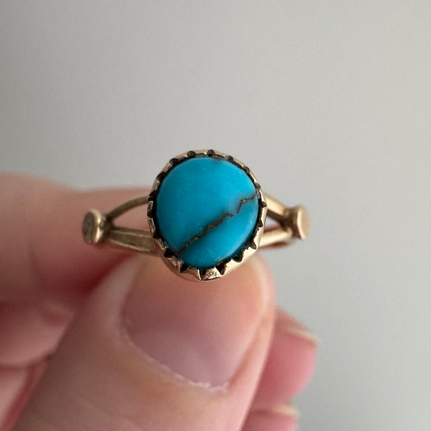 V I N T A G E // a world wrapped in gold / 14k gold and turquoise ring / size 4.5 to 4.75