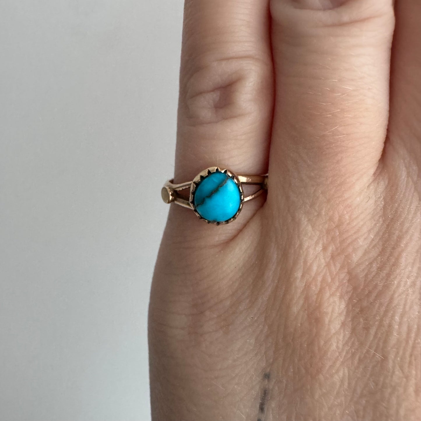 V I N T A G E // a world wrapped in gold / 14k gold and turquoise ring / size 4.5 to 4.75