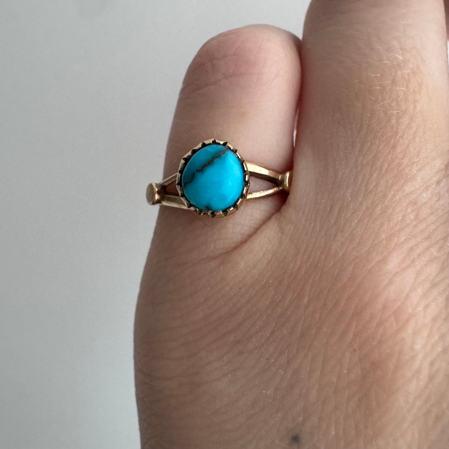 V I N T A G E // a world wrapped in gold / 14k gold and turquoise ring / size 4.5 to 4.75