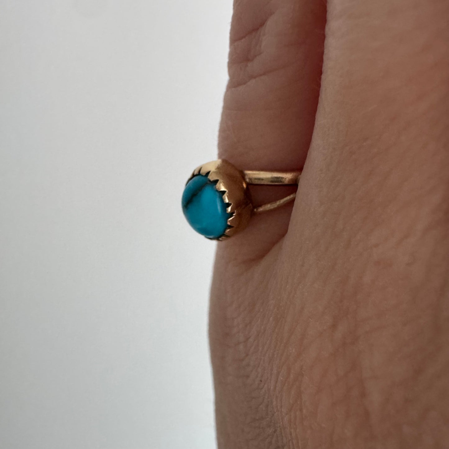 V I N T A G E // a world wrapped in gold / 14k gold and turquoise ring / size 4.5 to 4.75