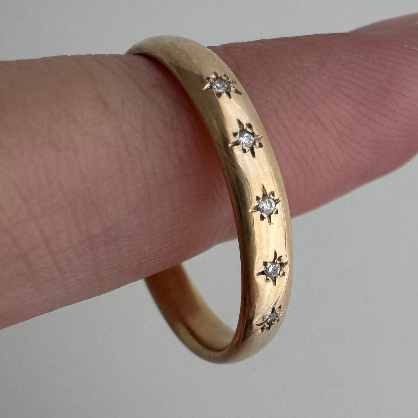 reimagined V I N T A G E // star story / 14k Artcarved comfort fit band with five new star-set diamonds / size 7.75