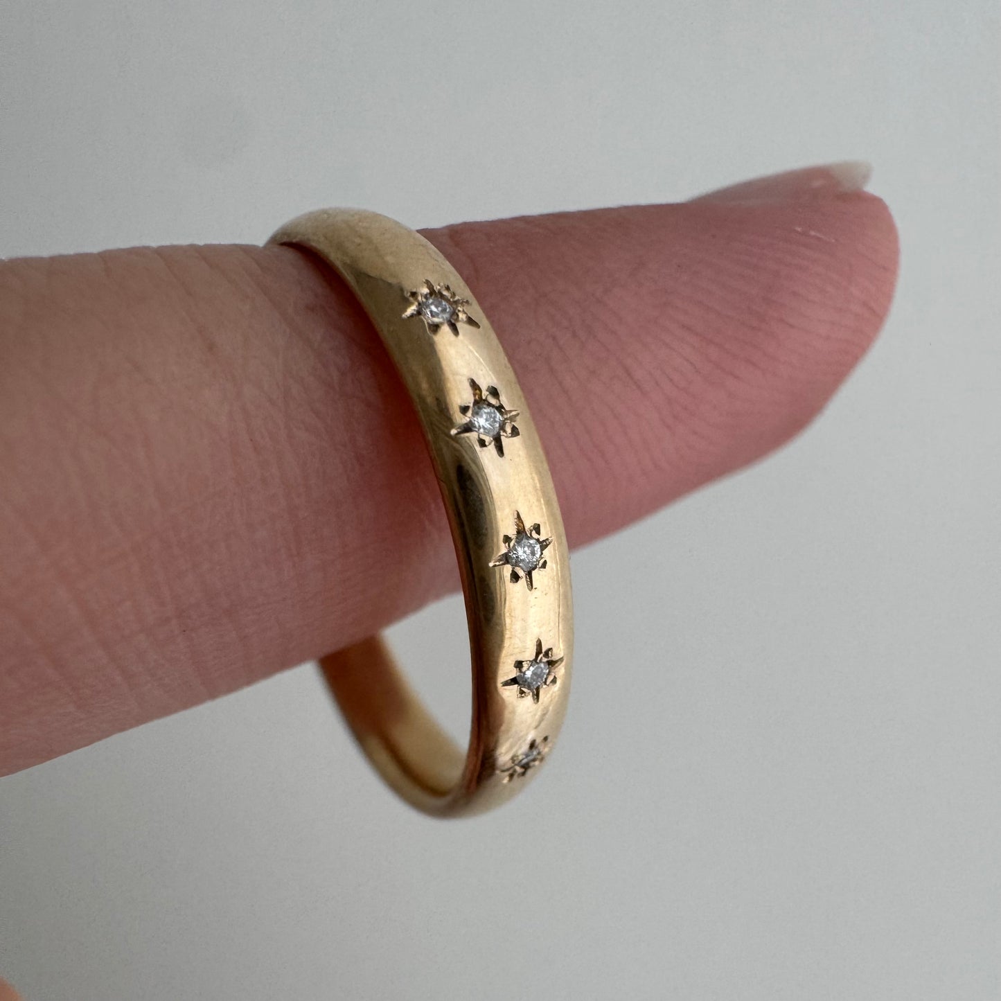 reimagined V I N T A G E // star story / 14k Artcarved comfort fit band with five new star-set diamonds / size 7.75