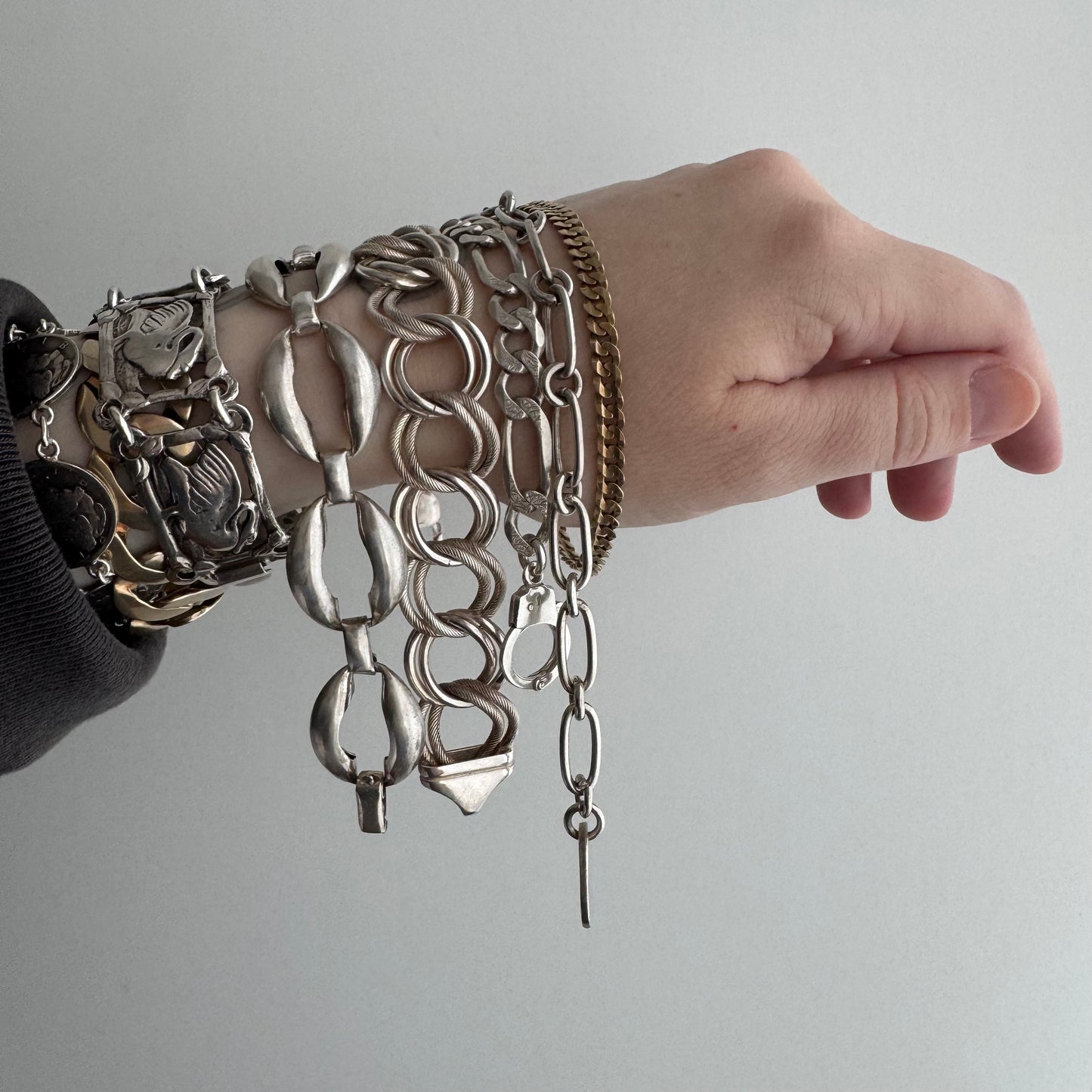 V I N T A G E // charmed chain / sterling silver trombone paperclip chain link bracelet with round tag / 7", 14.3g