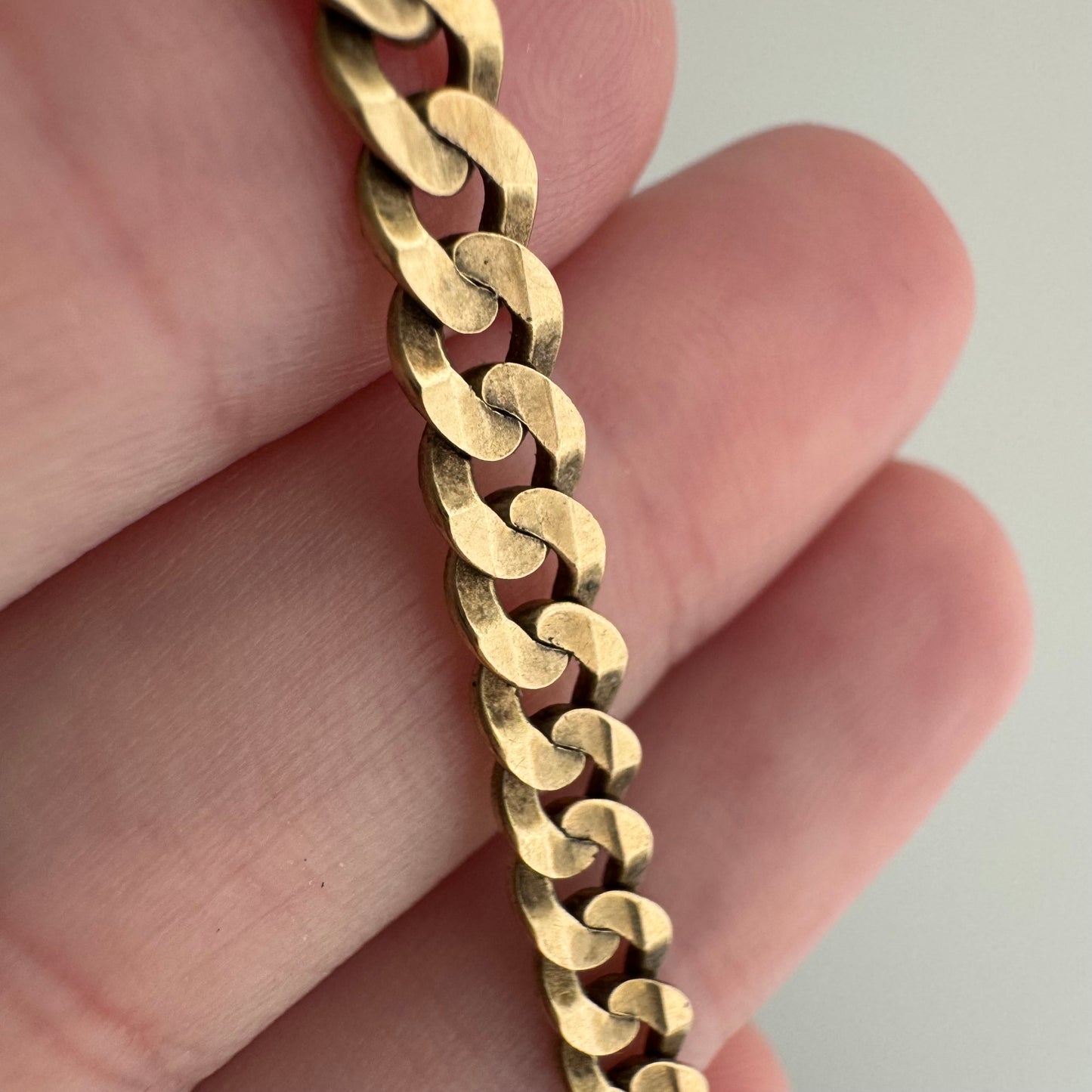 V I N T A G E // classic curb / 10k yellow gold flat diamond cut curb link bracelet / shy of 8.25", 6.5g