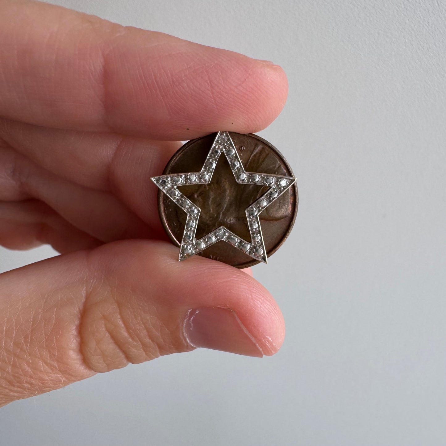 V I N T A G E // classic star / 10k yellow and white gold star with two diamonds / a pendant