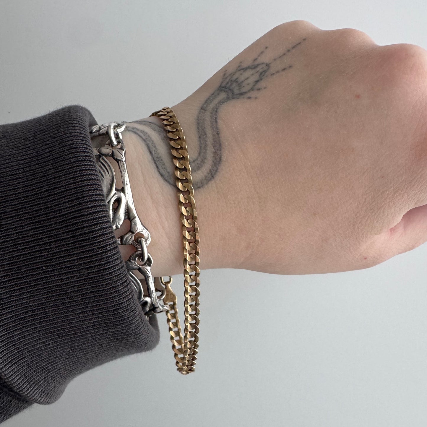 V I N T A G E // classic curb / 10k yellow gold flat diamond cut curb link bracelet / shy of 8.25", 6.5g