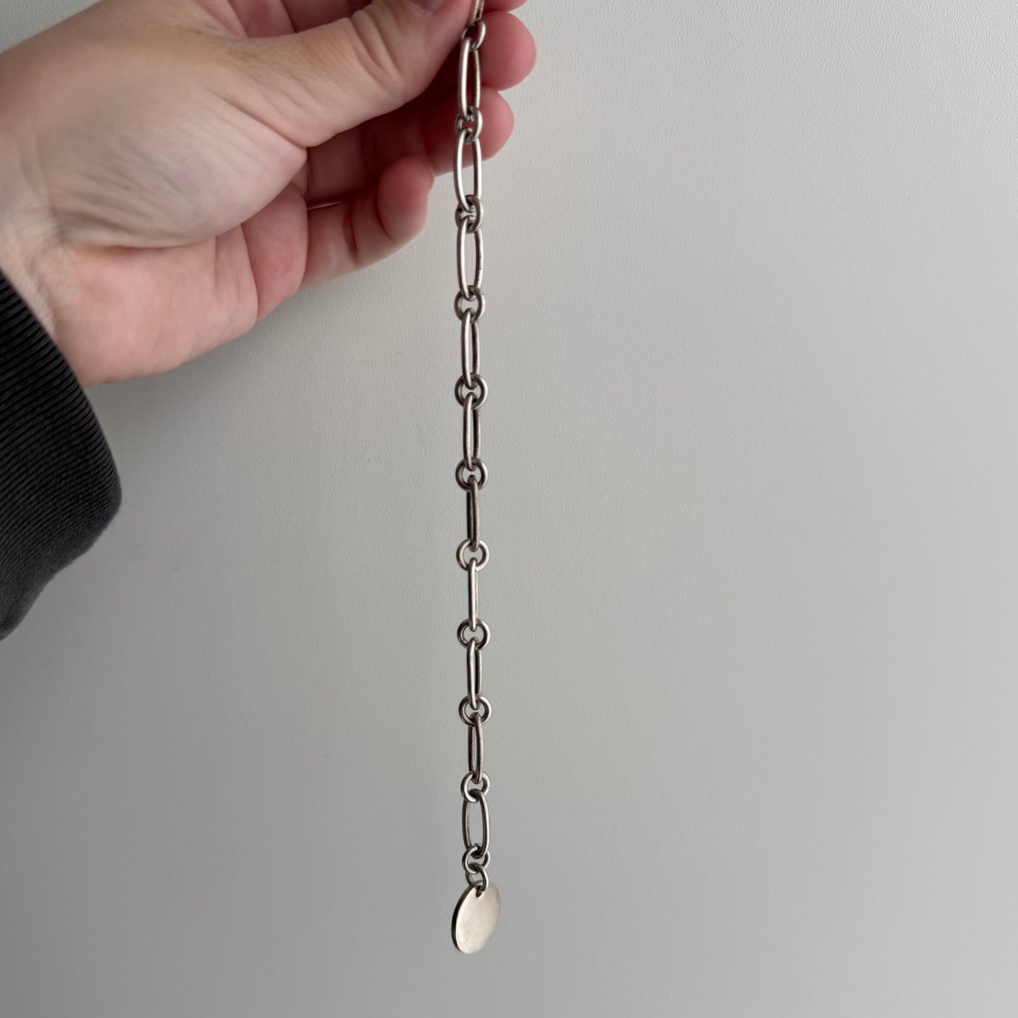 V I N T A G E // charmed chain / sterling silver trombone paperclip chain link bracelet with round tag / 7", 14.3g