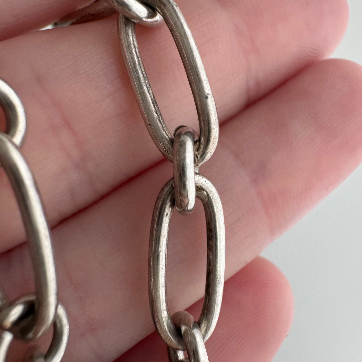 V I N T A G E // charmed chain / sterling silver trombone paperclip chain link bracelet with round tag / 7", 14.3g