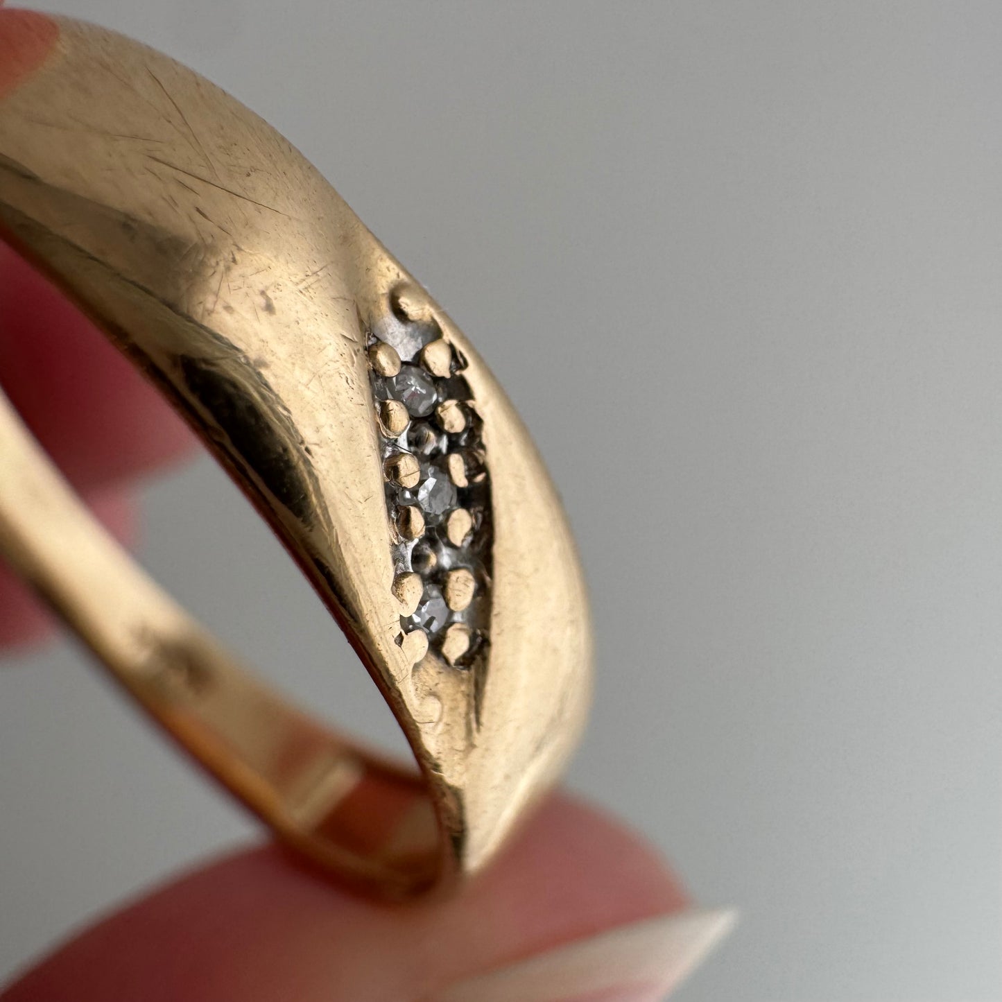 V I N T A G E // leaning trilogy / 14k and diamond tapered stacking band / size 11.5