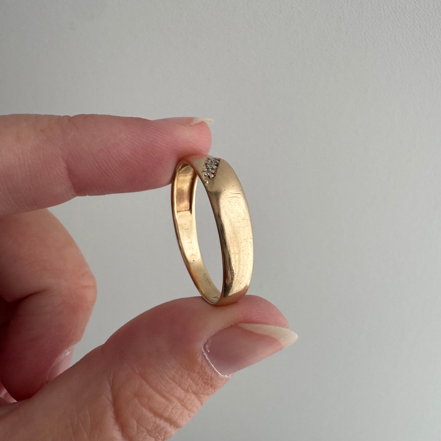 V I N T A G E // leaning trilogy / 14k and diamond tapered stacking band / size 11.5