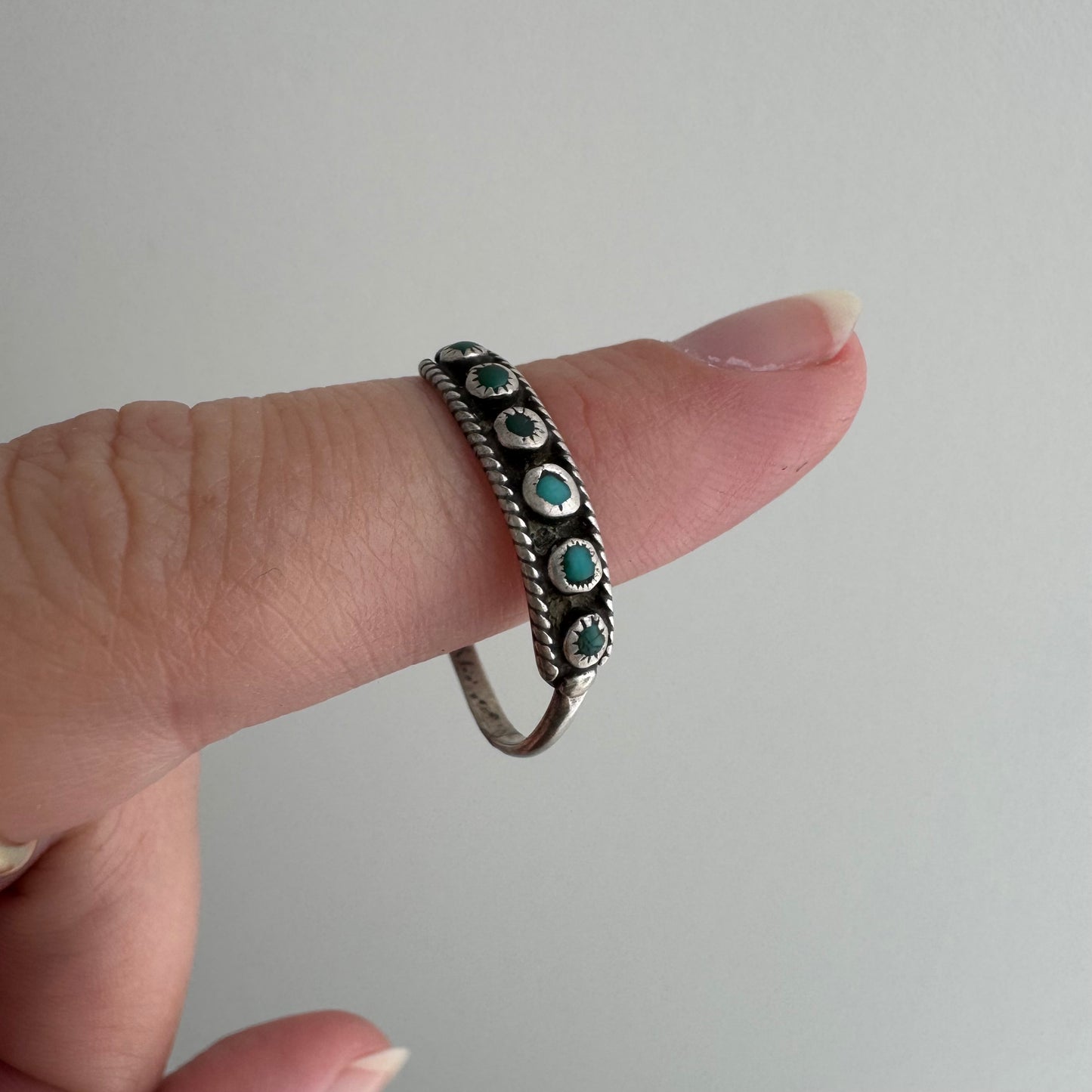 V I N T A G E // old and worn snake eye / sterling silver and turquoise older Zuni band / size 10+