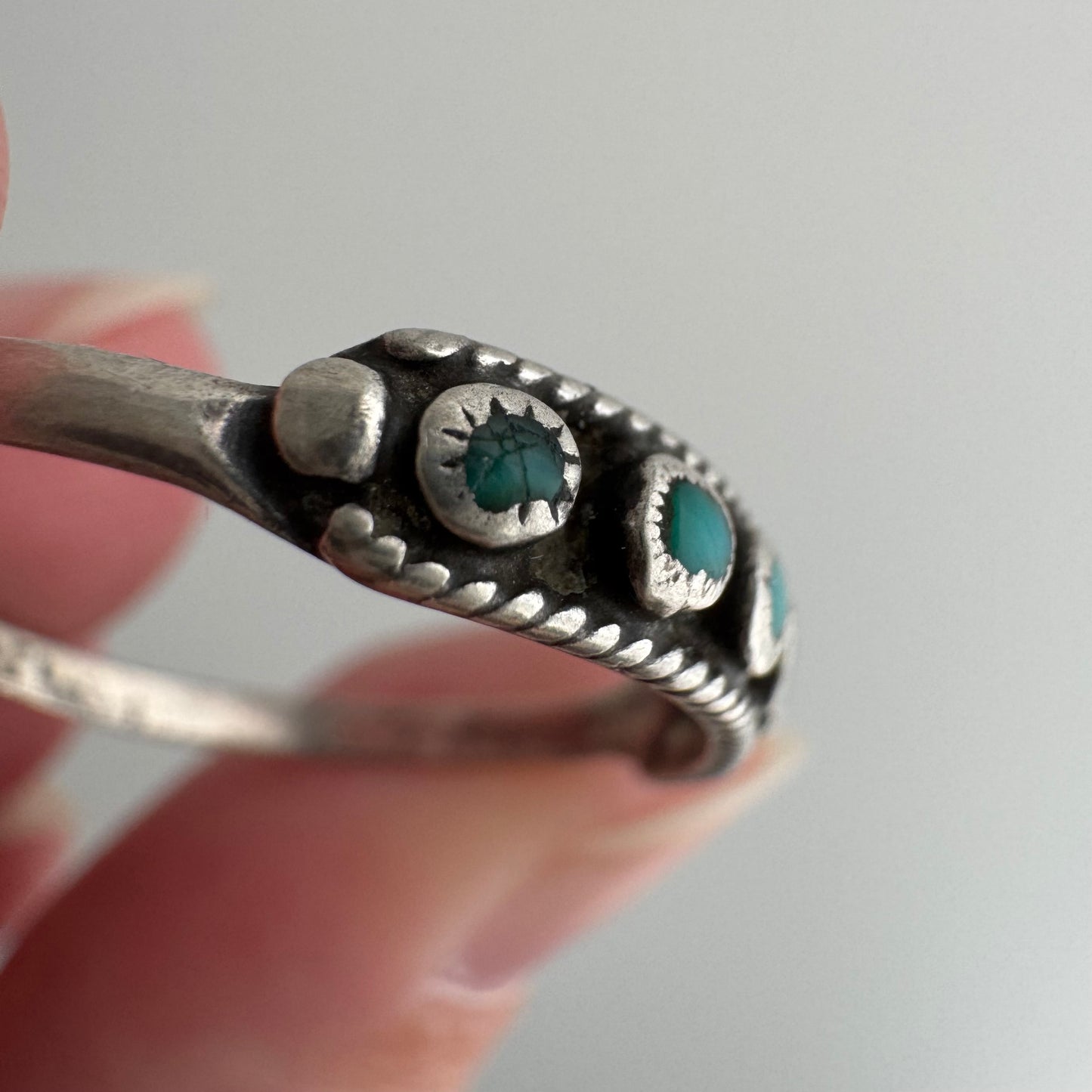 V I N T A G E // old and worn snake eye / sterling silver and turquoise older Zuni band / size 10+