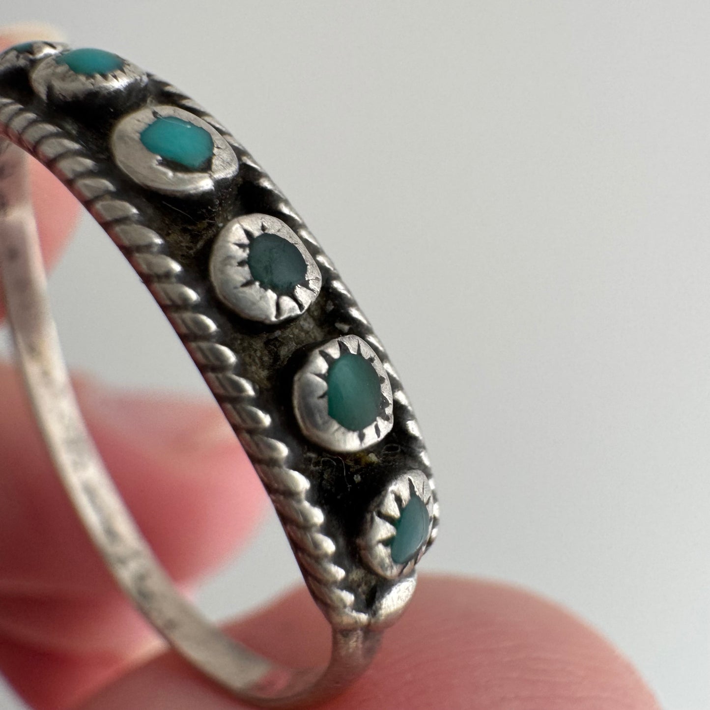 V I N T A G E // old and worn snake eye / sterling silver and turquoise older Zuni band / size 10+