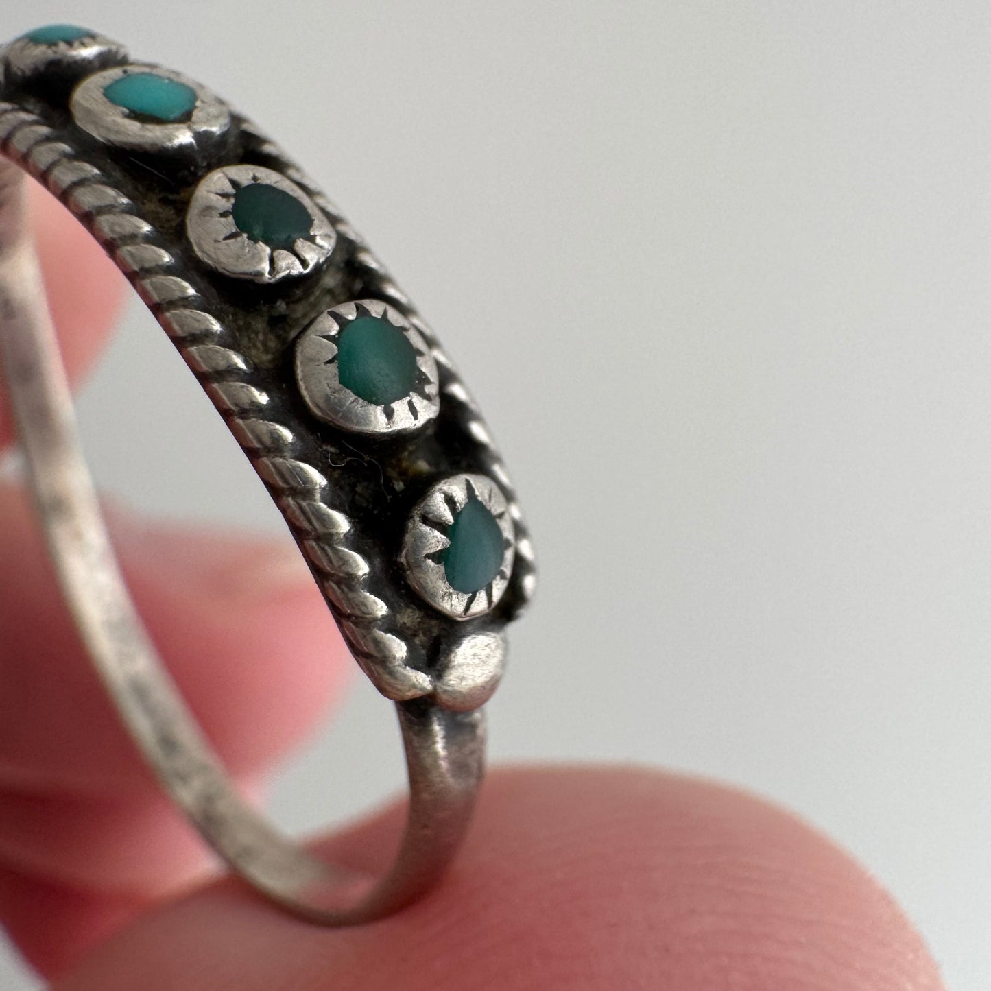 V I N T A G E // old and worn snake eye / sterling silver and turquoise older Zuni band / size 10+