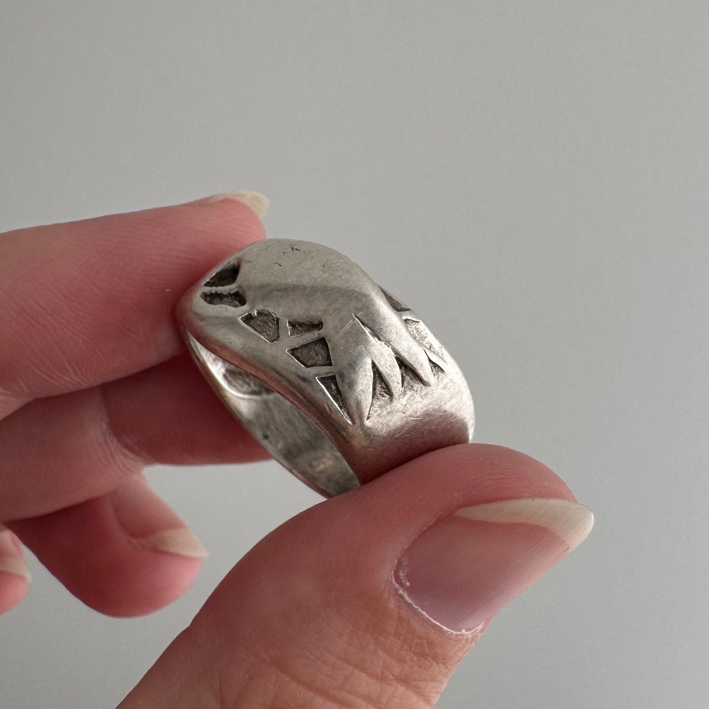 V I N T A G E // feathered friend / sterling silver worn raven wide tapered band / size 7ish