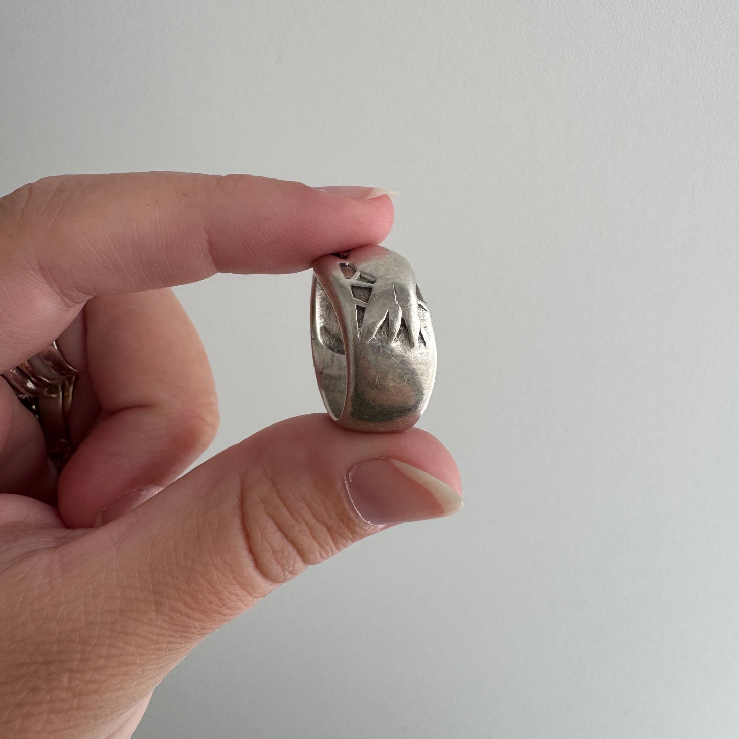 V I N T A G E // feathered friend / sterling silver worn raven wide tapered band / size 7ish