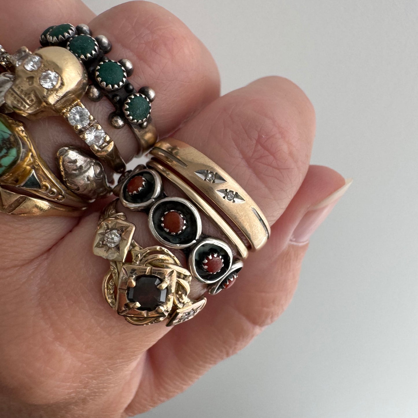 V I N T A G E / eye see you / 10k and diamond diagonal eyes band / size 8.25+