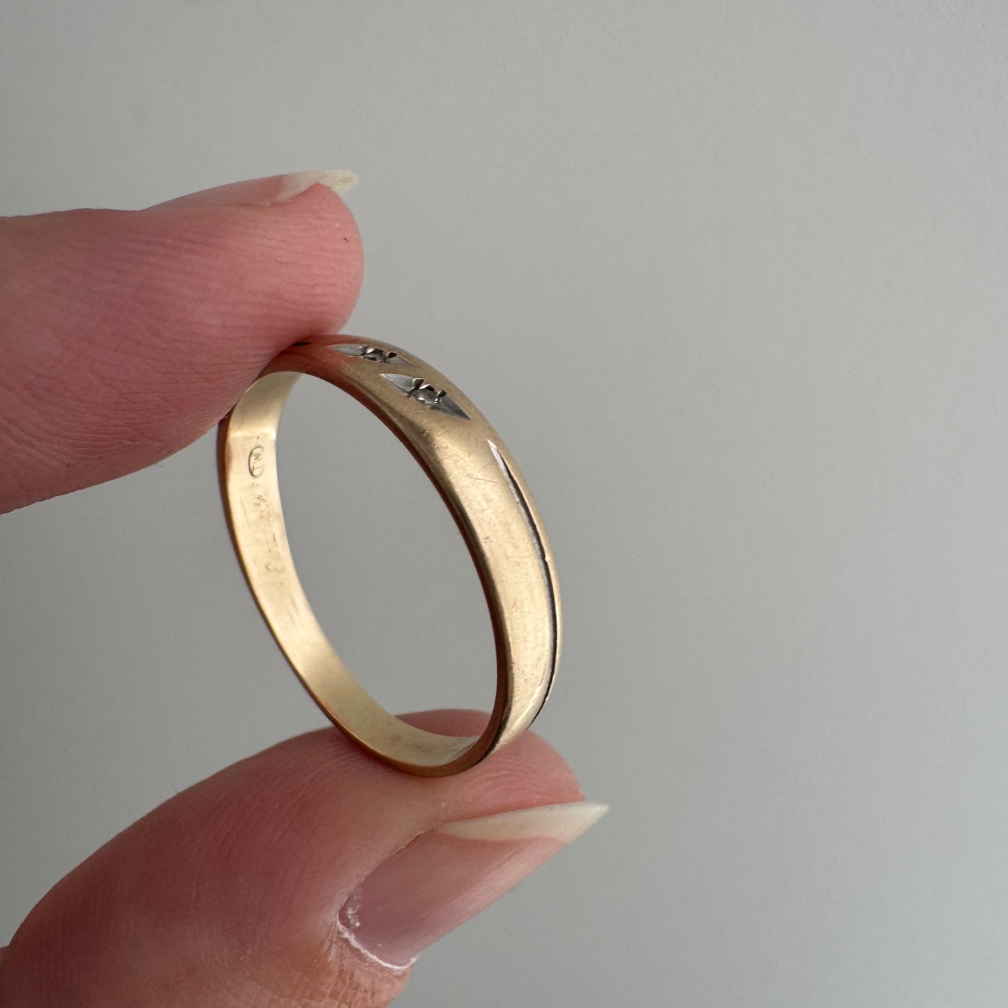 V I N T A G E / eye see you / 10k and diamond diagonal eyes band / size 8.25+