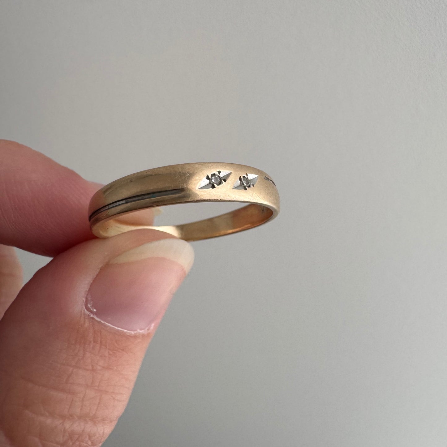 V I N T A G E / eye see you / 10k and diamond diagonal eyes band / size 8.25+