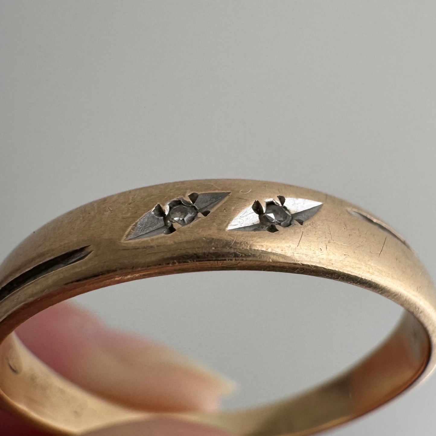 V I N T A G E / eye see you / 10k and diamond diagonal eyes band / size 8.25+