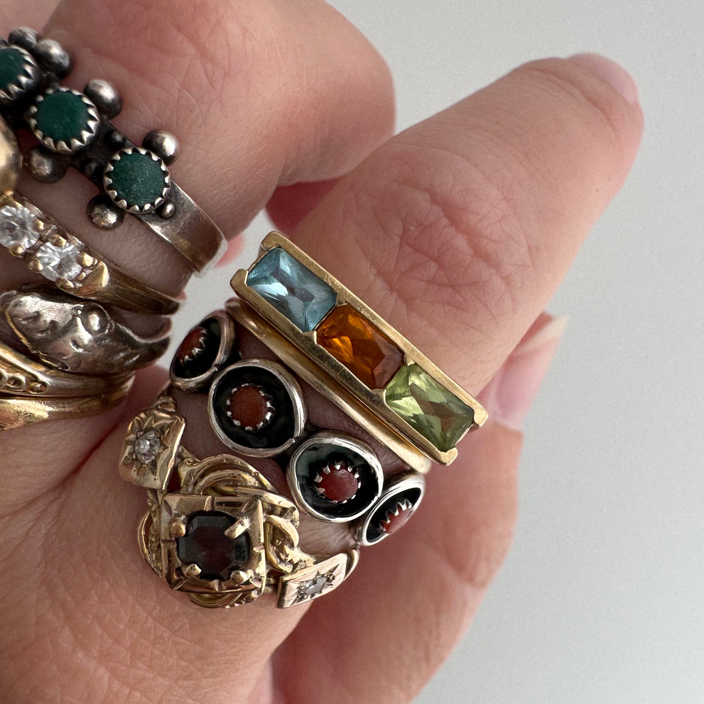 E S T A T E // I see three / 10k geometric stacking band with channel set stones / size 6.75