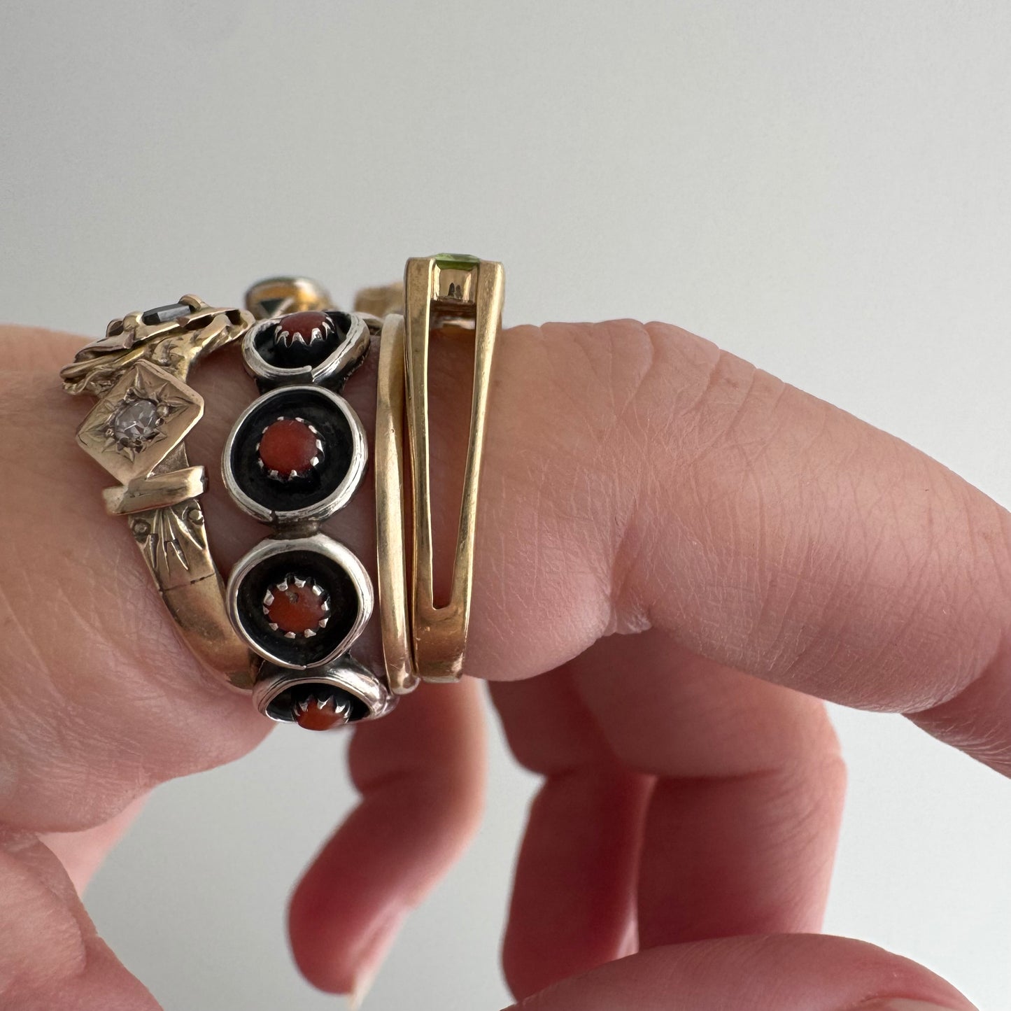 E S T A T E // I see three / 10k geometric stacking band with channel set stones / size 6.75