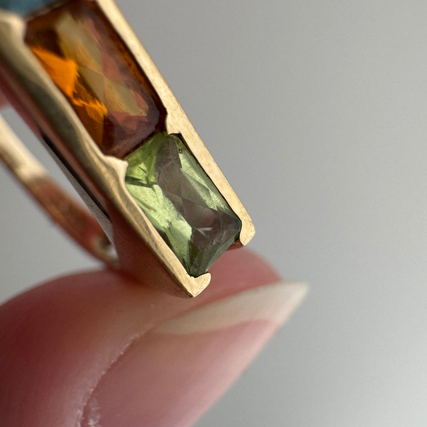 E S T A T E // I see three / 10k geometric stacking band with channel set stones / size 6.75