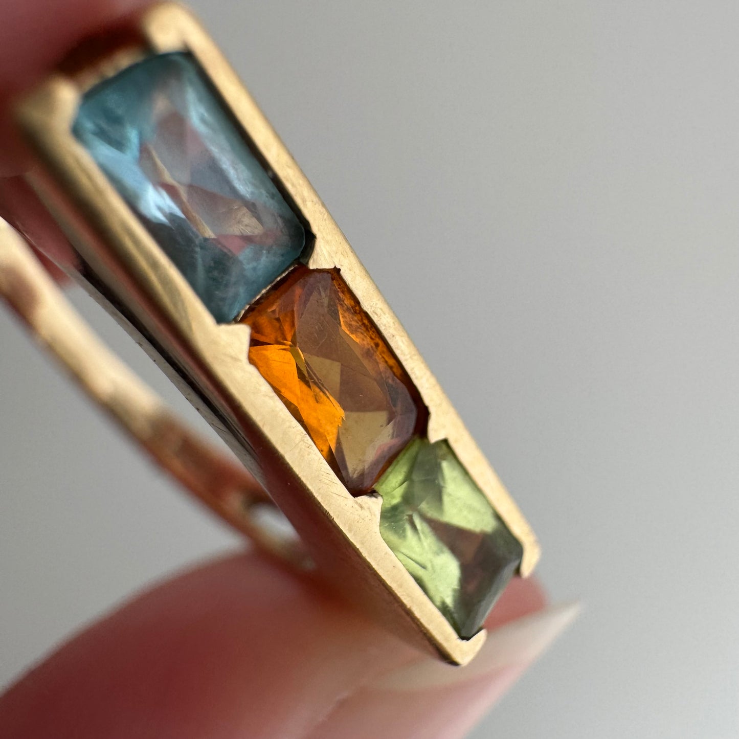 E S T A T E // I see three / 10k geometric stacking band with channel set stones / size 6.75