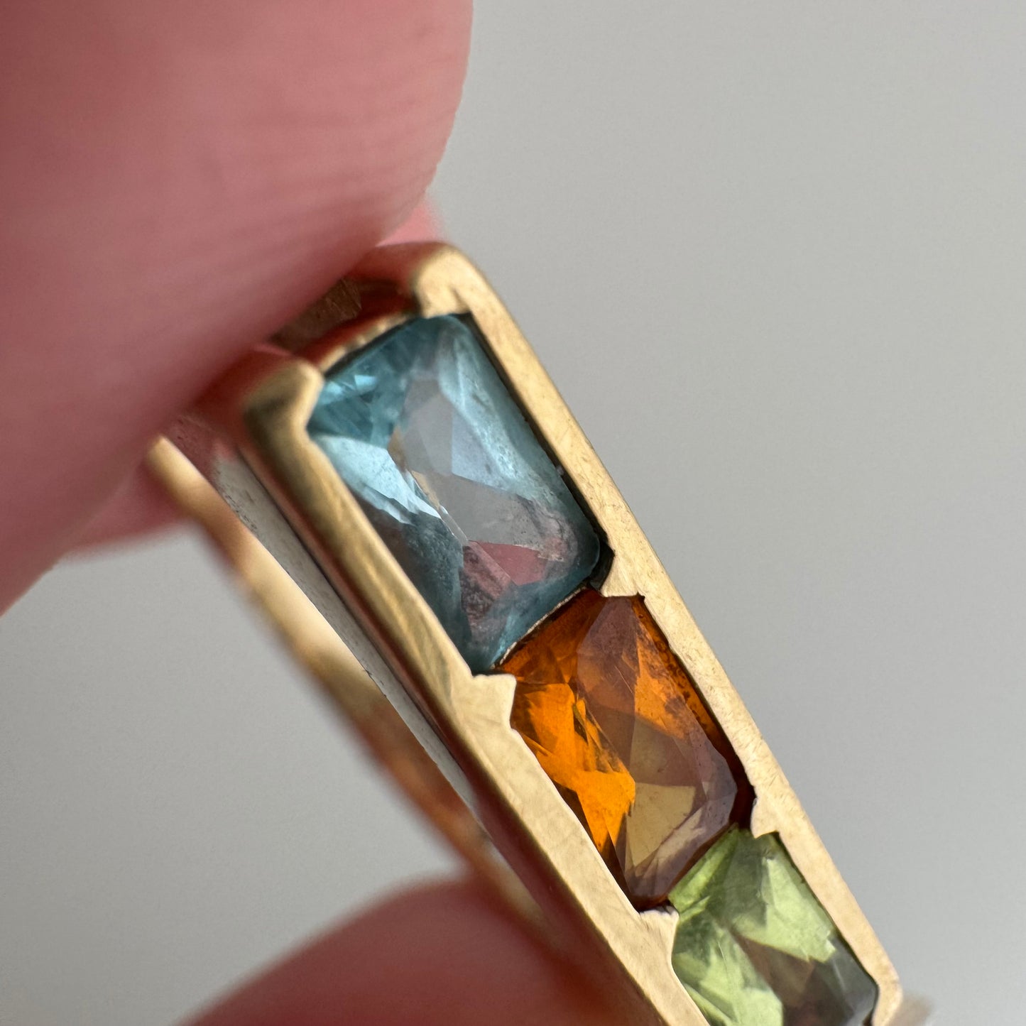 E S T A T E // I see three / 10k geometric stacking band with channel set stones / size 6.75