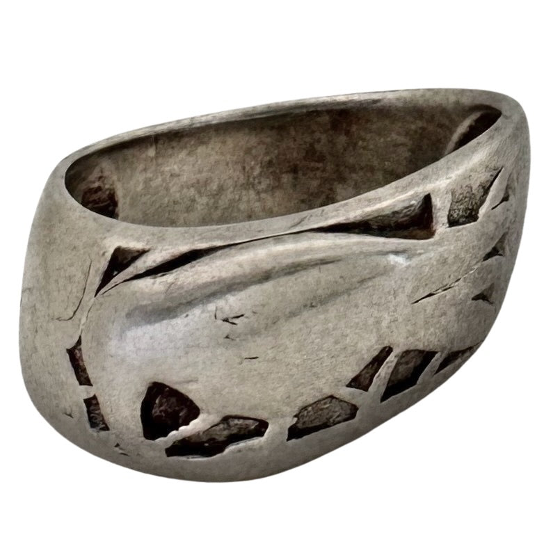 V I N T A G E // feathered friend / sterling silver worn raven wide tapered band / size 7ish