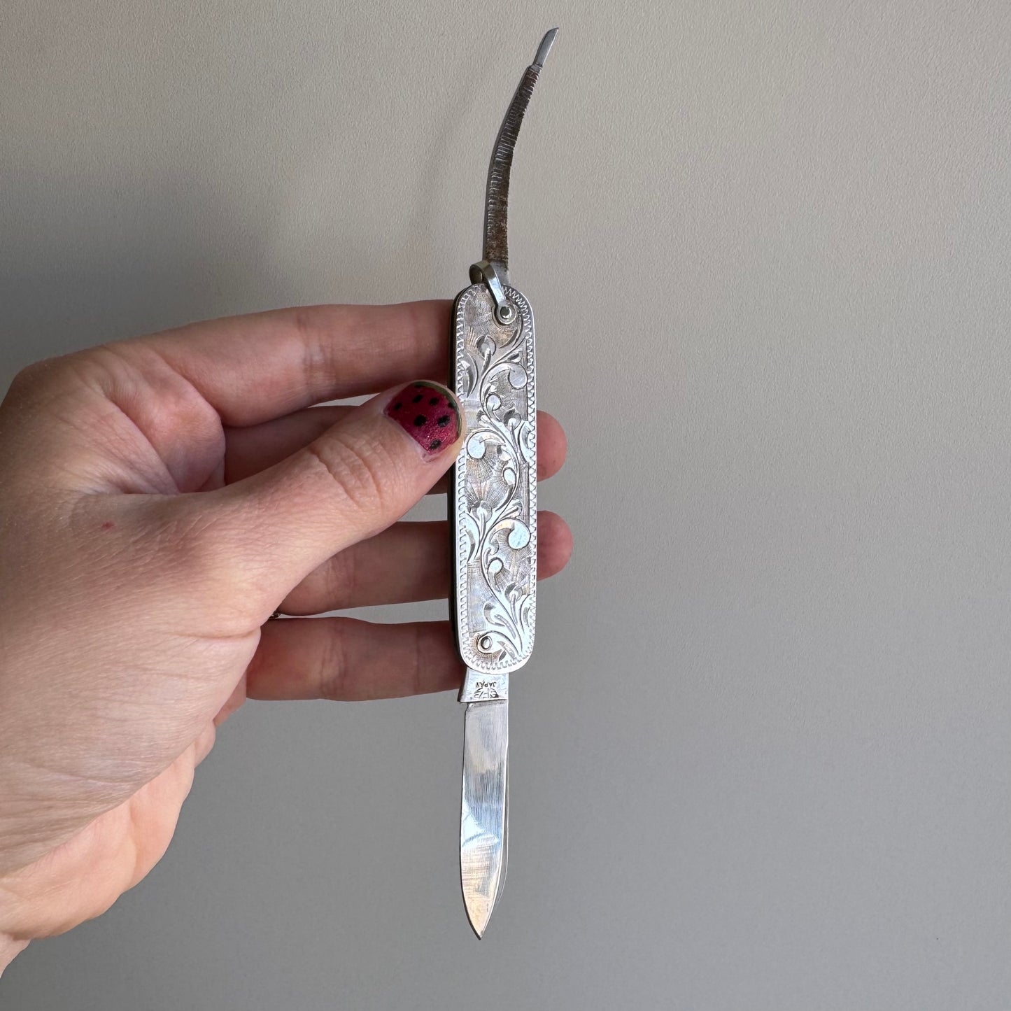 V I N T A G E // practical pendant / sterling silver engraved pen knife / a pendant