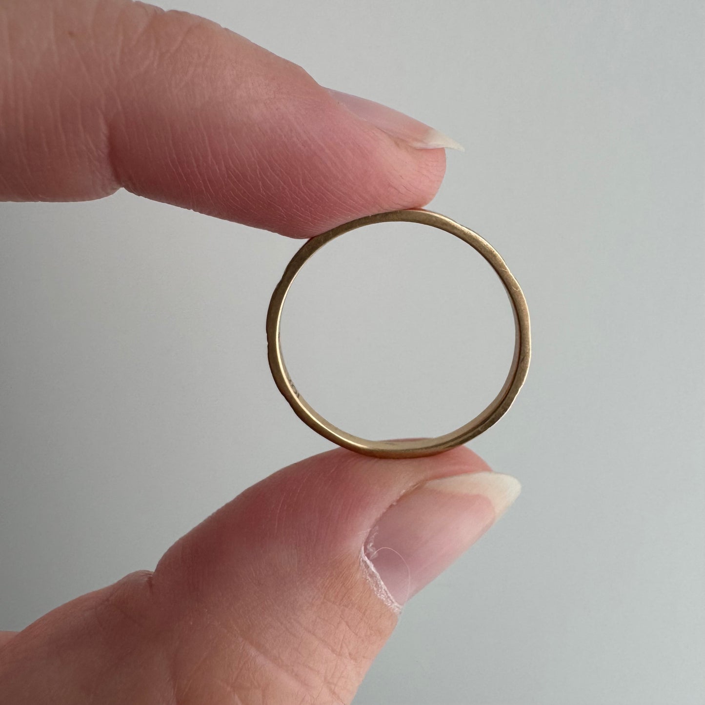 V I N T A G E // nine bursts / 10k yellow gold skinny pipe cut starburst band / size 6.75