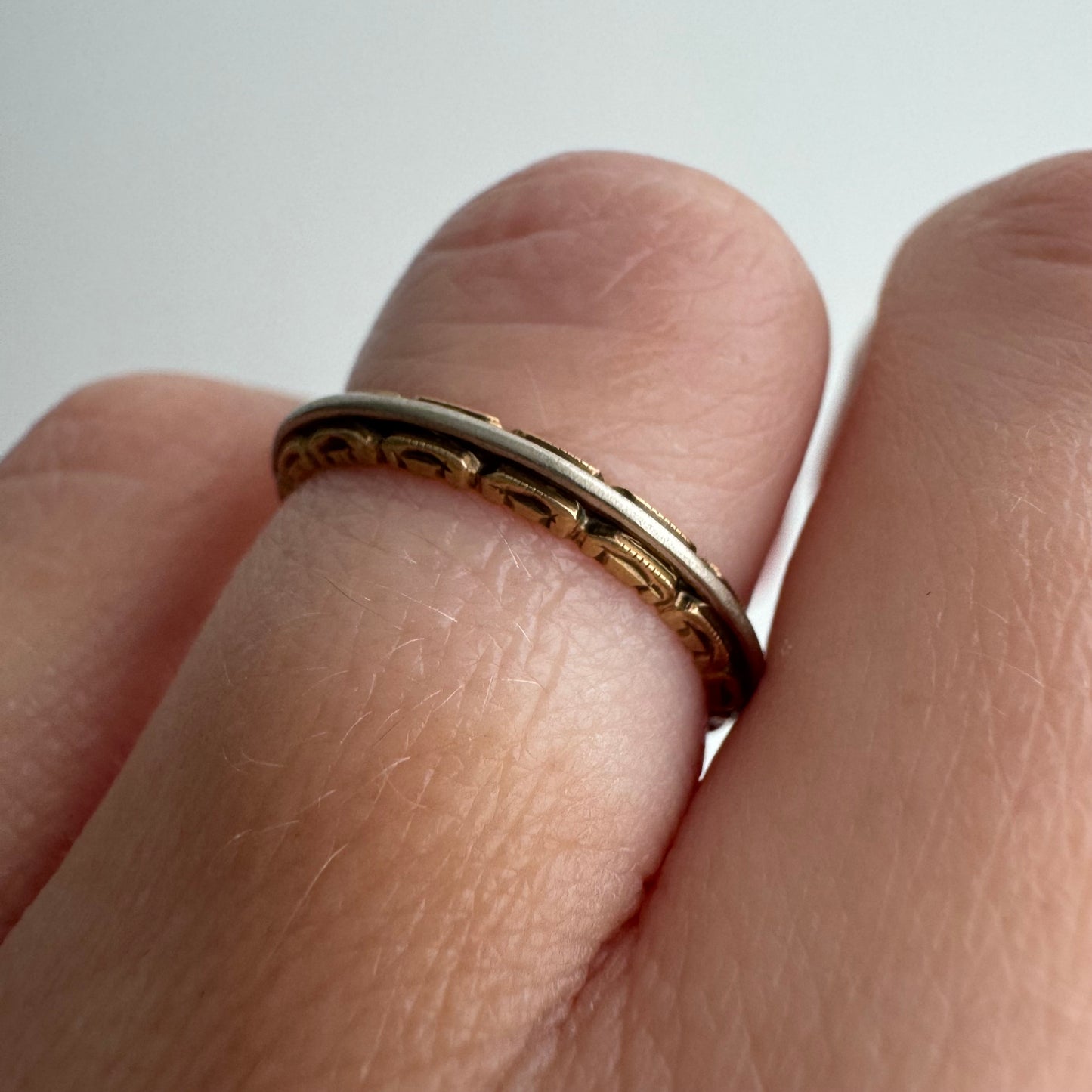 A N T I Q U E // art deco spaceship / 14k yellow and white gold patterned eternity band / size 5