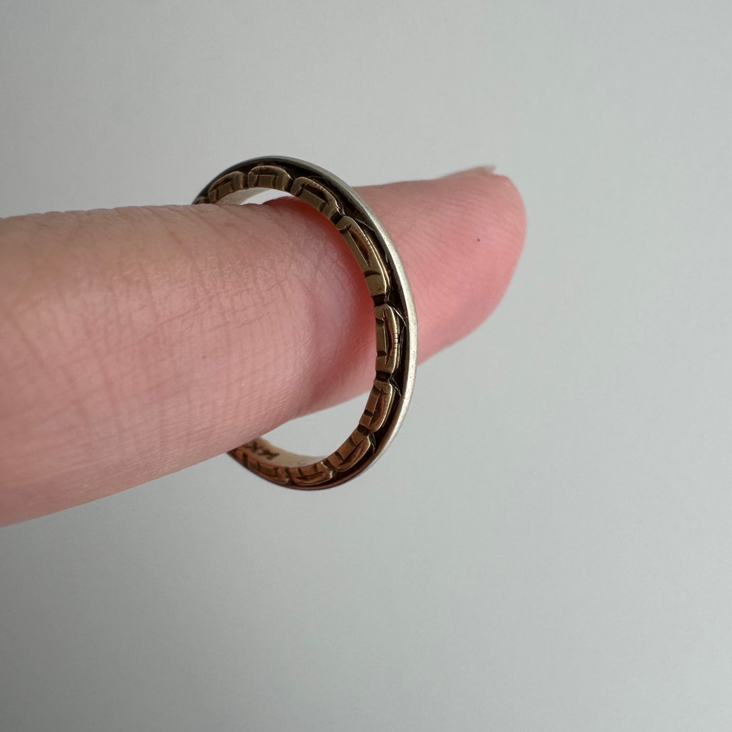 A N T I Q U E // art deco spaceship / 14k yellow and white gold patterned eternity band / size 5