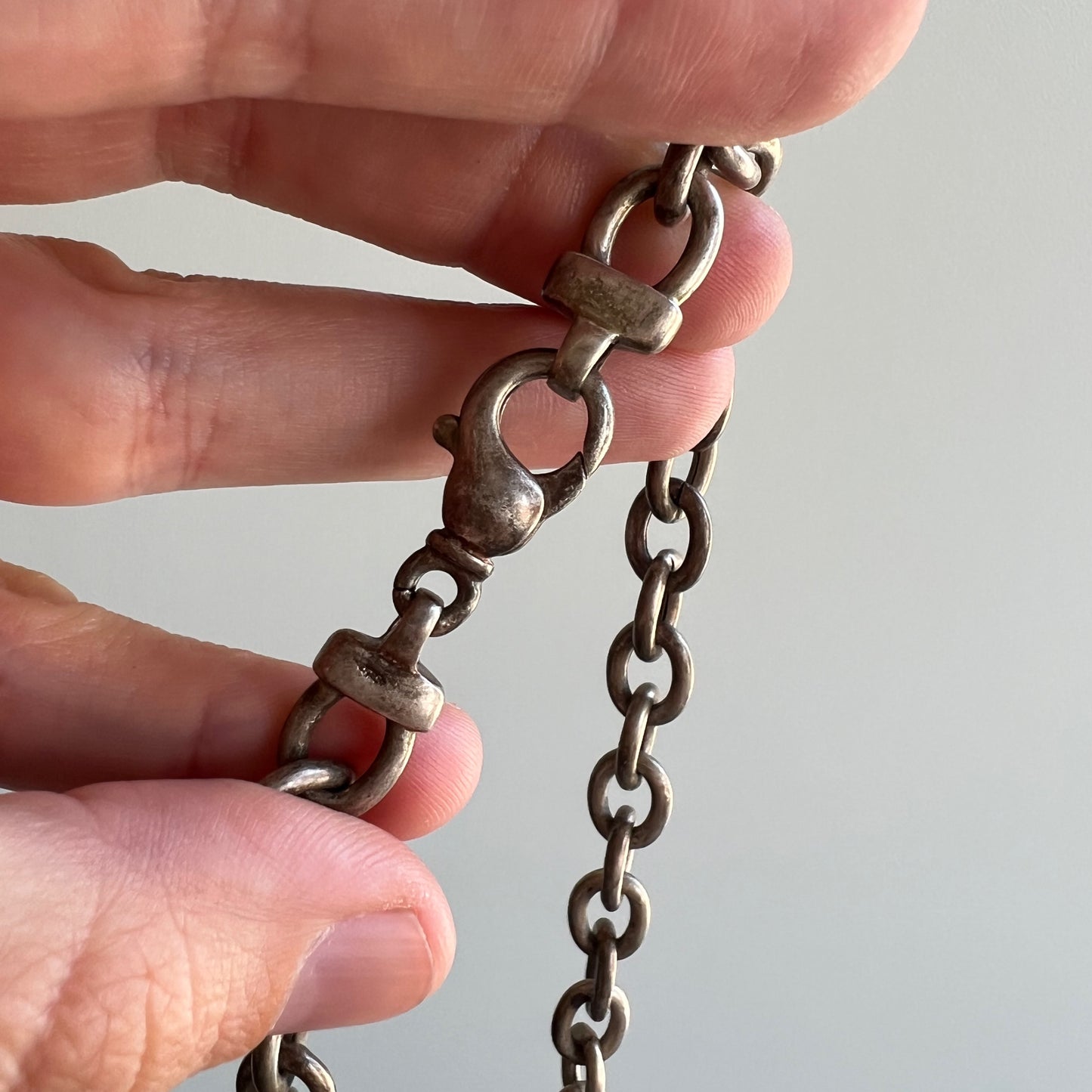 V I N T A G E // lovely ornament / sterling silver oval cable link chain with a heart pendant / 17", 26g