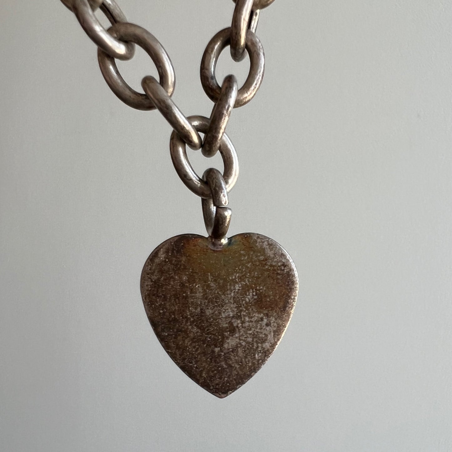 V I N T A G E // lovely ornament / sterling silver oval cable link chain with a heart pendant / 17", 26g