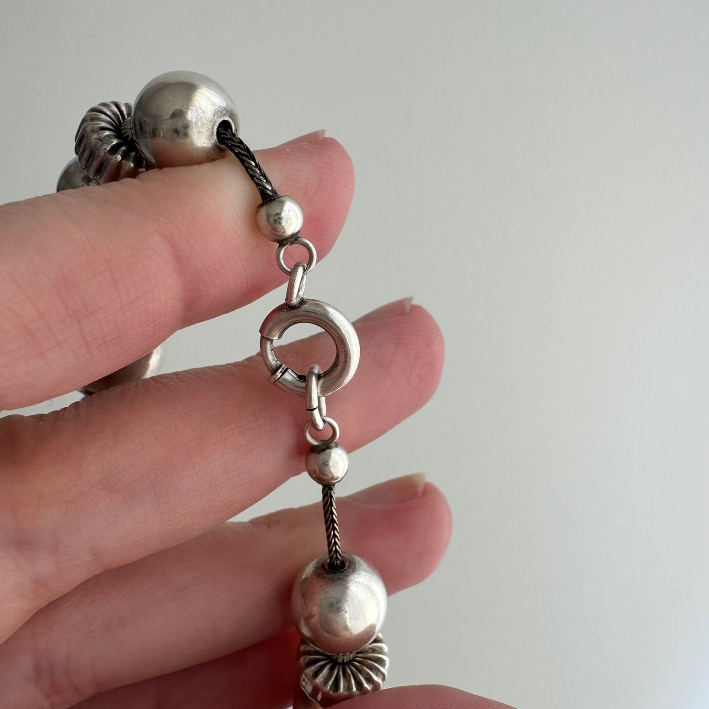 V I N T A G E // silver pearls and flowers / sterling silver graduated bead necklace / almost 16.5", 50.7g