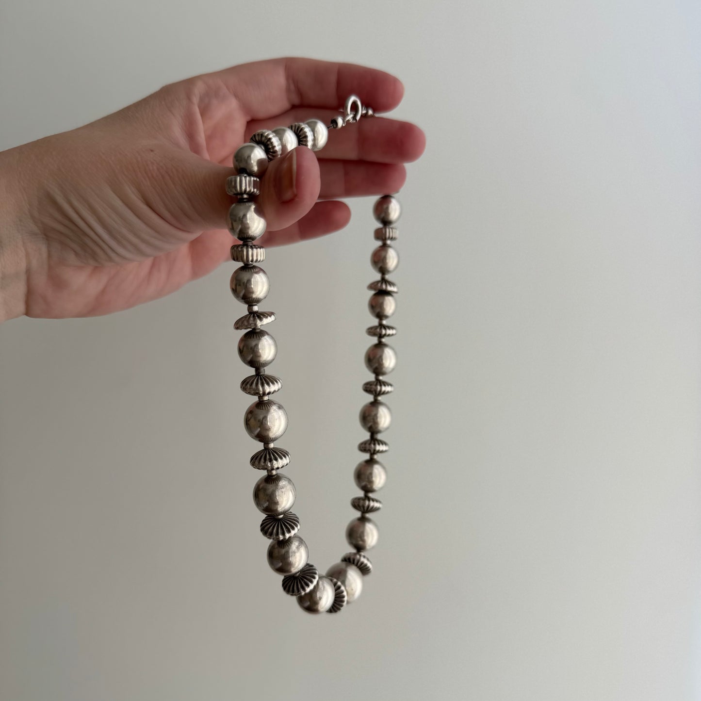 V I N T A G E // silver pearls and flowers / sterling silver graduated bead necklace / almost 16.5", 50.7g