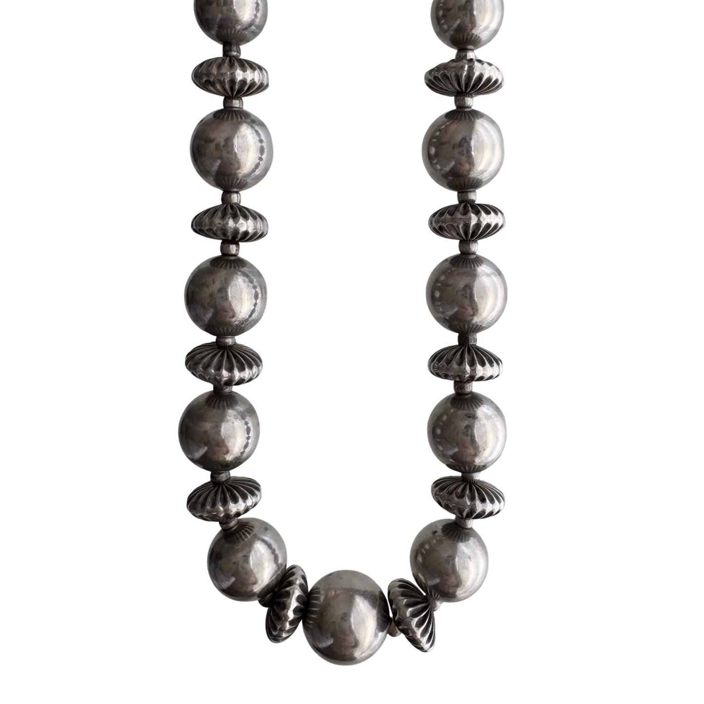 V I N T A G E // silver pearls and flowers / sterling silver graduated bead necklace / almost 16.5", 50.7g