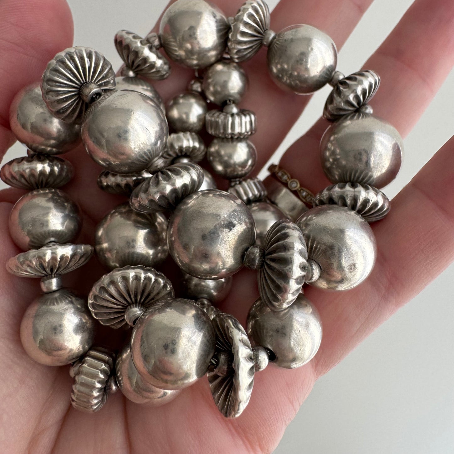 V I N T A G E // silver pearls and flowers / sterling silver graduated bead necklace / almost 16.5", 50.7g