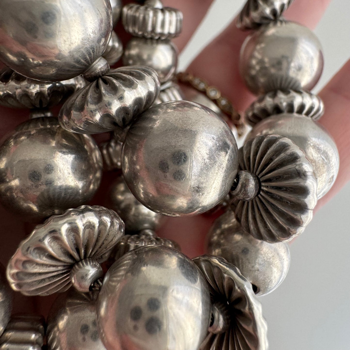 V I N T A G E // silver pearls and flowers / sterling silver graduated bead necklace / almost 16.5", 50.7g