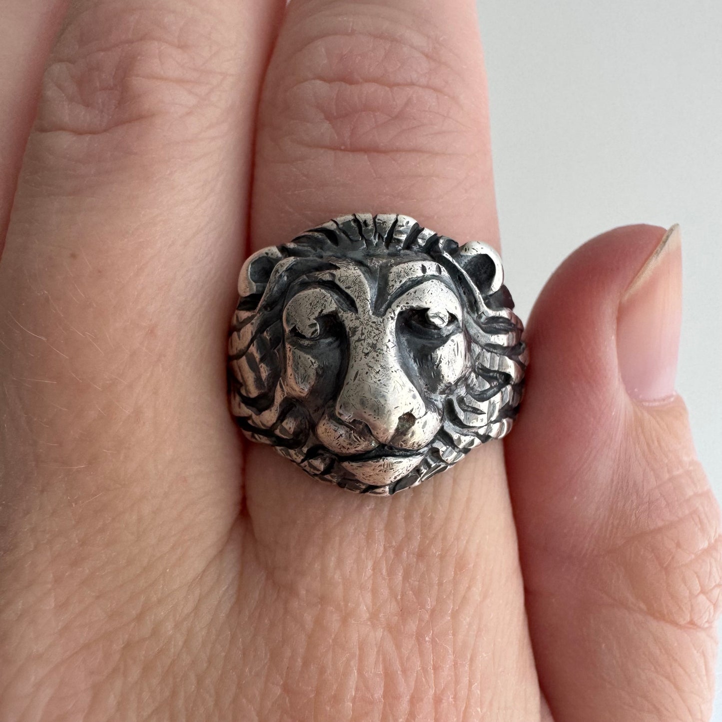 V I N T A G E // knowingness / sterling silver lion face ring / size 6.75+