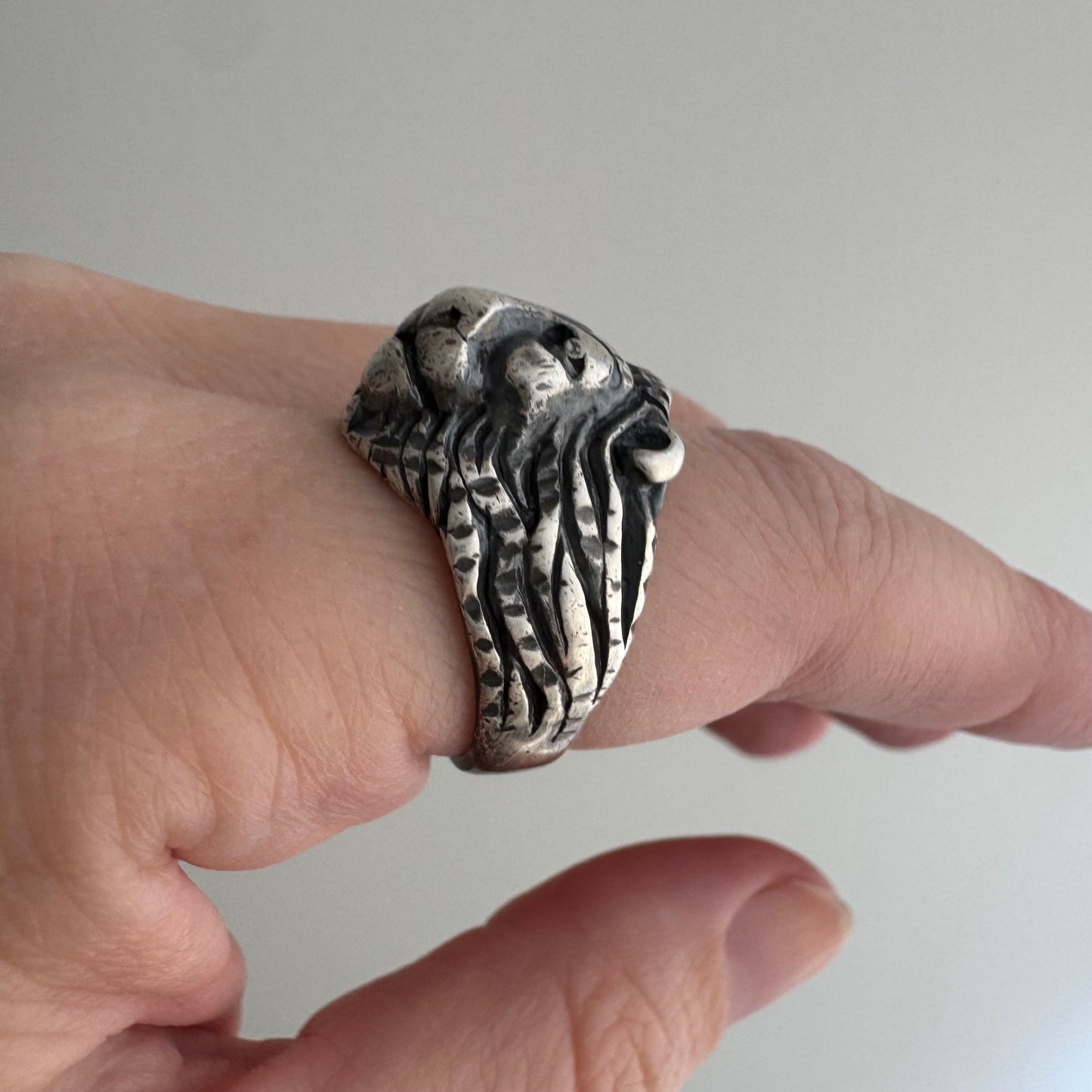 V I N T A G E // knowingness / sterling silver lion face ring / size 6.75+