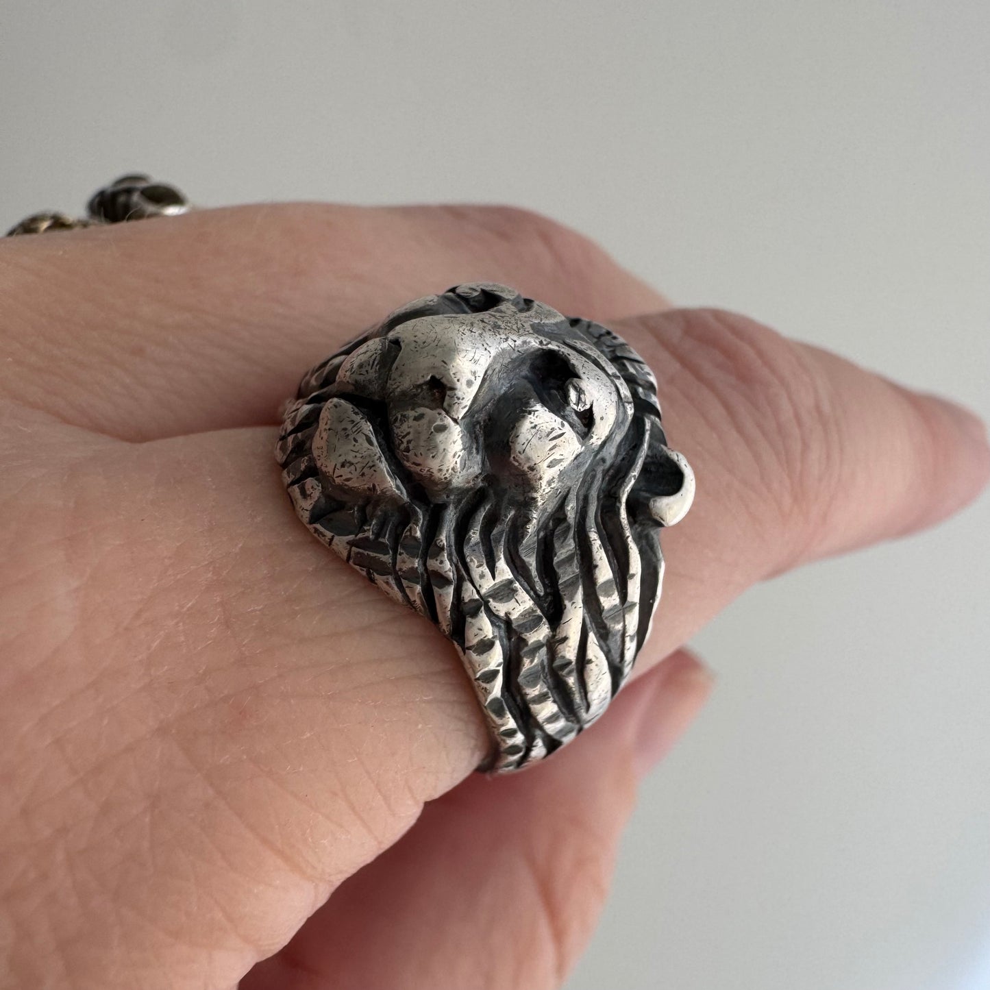 V I N T A G E // knowingness / sterling silver lion face ring / size 6.75+